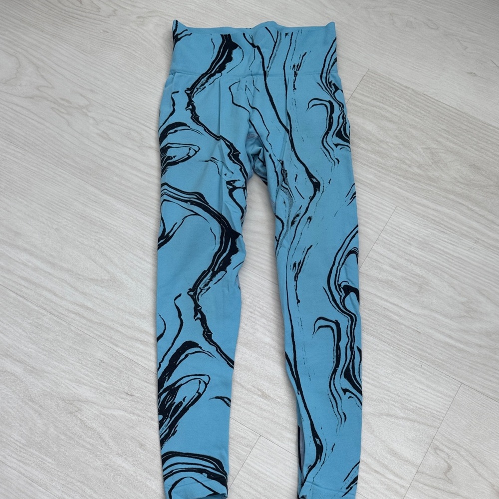 NATURYL BLUE/BLACK SCRUNCH BUTT LEGGINGS